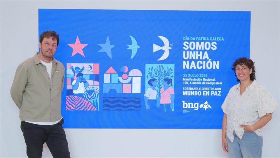 El responsable de Comunicación de la Executiva del BNG, Xavier Campos, y la secretaria de Organización del BNG, Lucía López, presentan la campaña del 'Día da Patria'.
