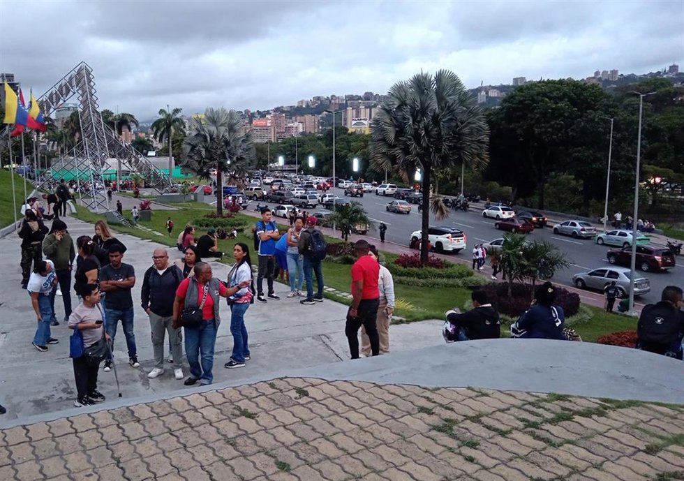 CARACAS, June 25, 2026  -- This photo taken with a mobile phone shows people gathering in an open space after an earthquake in Caracas, Venezuela, June 24, 2026. 