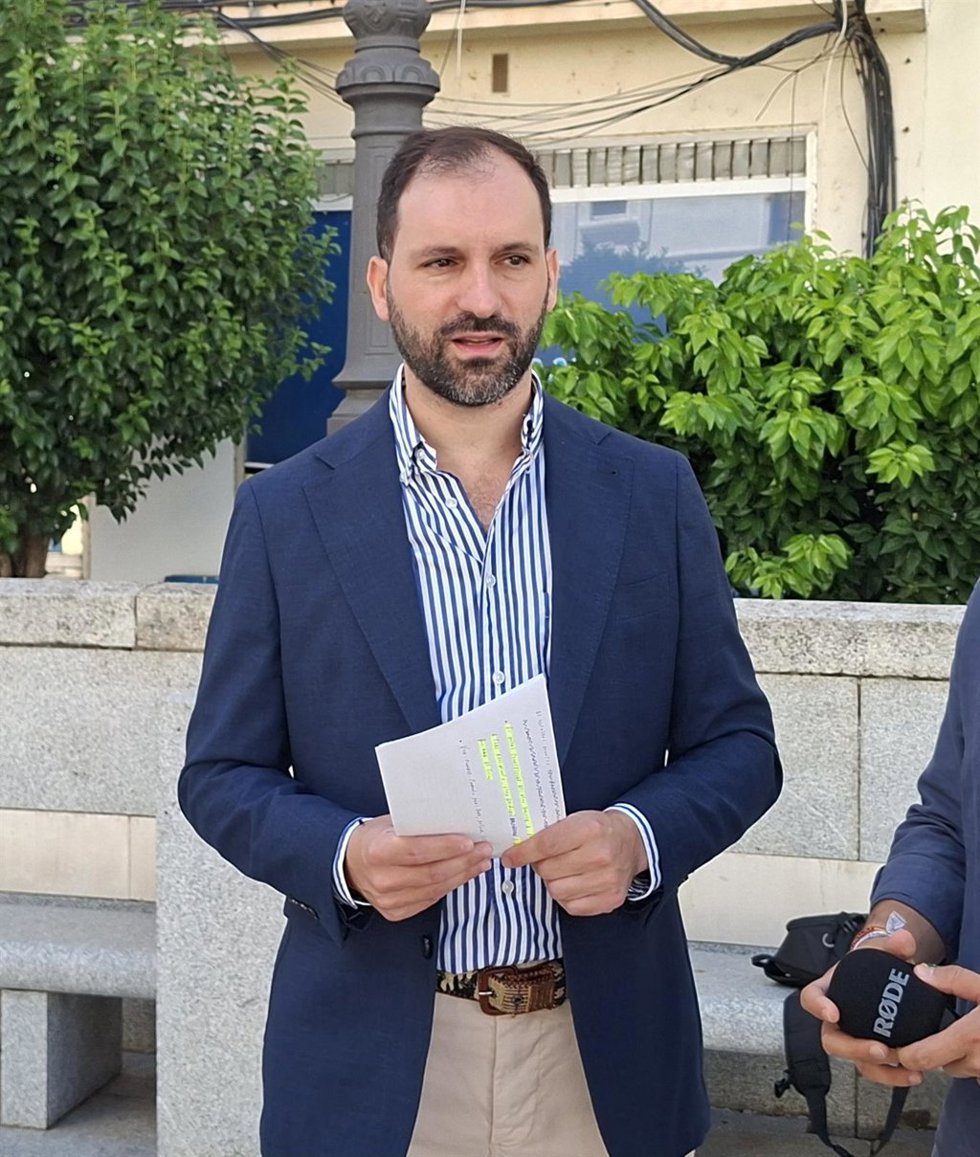 El portavoz adjunto de Vox en la Asamblea de Extremadura, Álvaro Sánchez Ocaña, en declaraciones a los medios