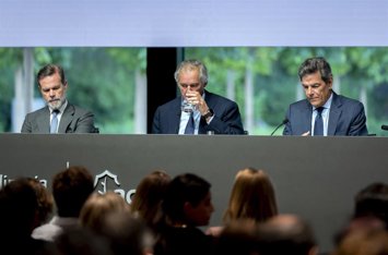 El presidente y CEO de Acciona, José Manuel Entrecanales Domecq (c), durante la Junta General de Accionistas de Acciona, a 25 de junio de 2026, en Madrid (España). 