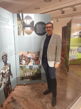 El delegado territorial de Cultura y Deporte, Carlos García, en la inauguración en el Archivo Histórico Provincial de Málaga de la exposición temporal '40 años de protección del patrimonio cultural en Andalucía'.