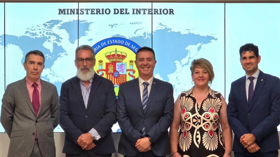 Visita del presidente de la Diputación de Albacete, Santi Cabañero, y la presidenta de Aprecu, Pilar Jiménez, al Ministerio del Interior.