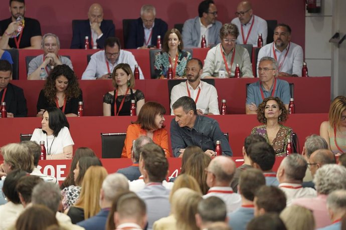 Archivo - La secretaria de Organización del PSOE, Rebeca Torró, la presidenta del PSOE, Cristina Narbona, el secretario general del PSOE y presidente del Gobierno, Pedro Sánchez, en el Comité Federal del 5 de julio de 2025.