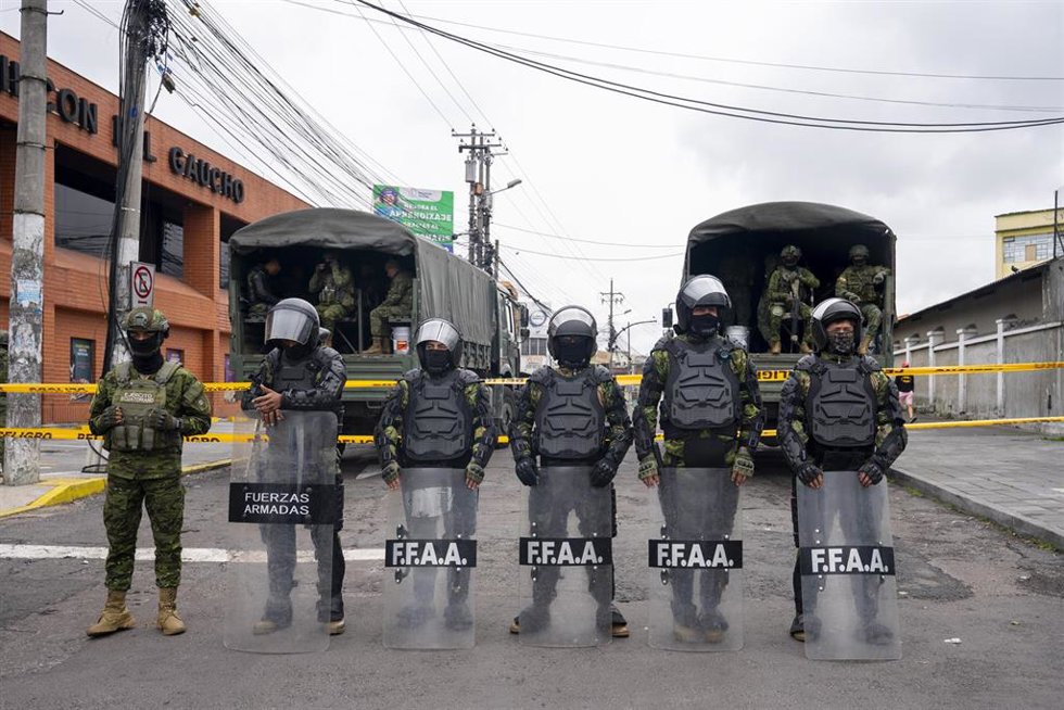 Archivo - Policías ecuatorianos, en una imagen de archivo.