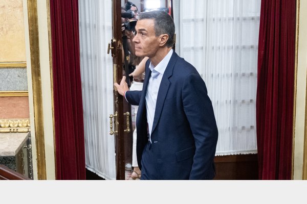 El Congreso pide a Sánchez que se someta a una cuestión de confianza y que asuma responsabilidades con su dimisión