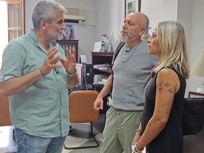 El parlamentario andaluz de Por Andalucía, Ernesto Alba, ha mantenido un encuentro con el alcalde de Alameda, José García Orejuela