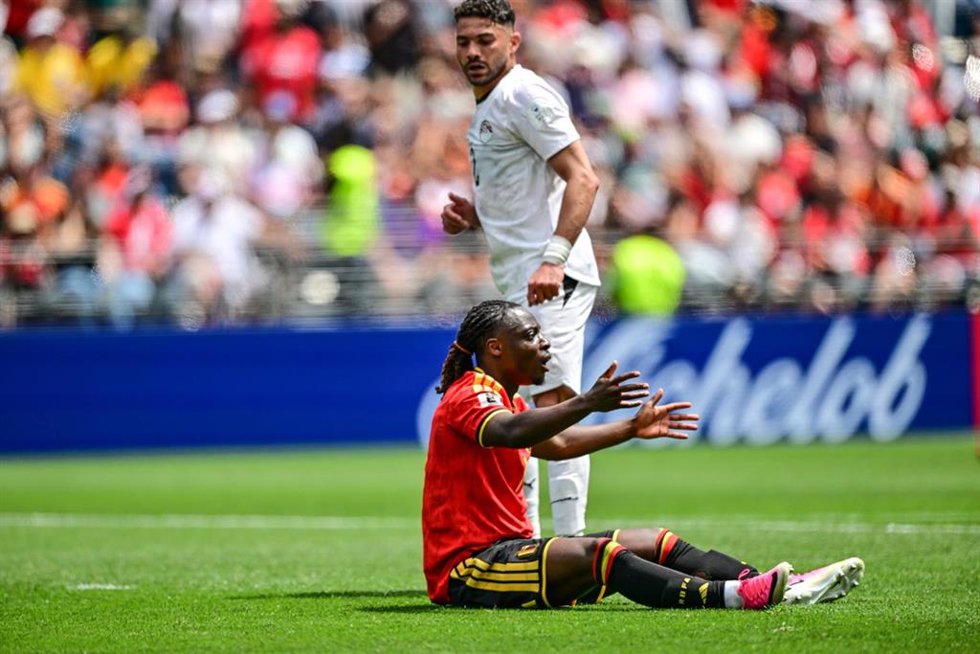 El delantero del Manchester City Jeremy Doku se ha reincorporado a la concentración de Bélgica para afrontar el último partido de la primera fase del Mundial tras viajar a Reino Unido para asistir al nacimiento de su primer hijo.