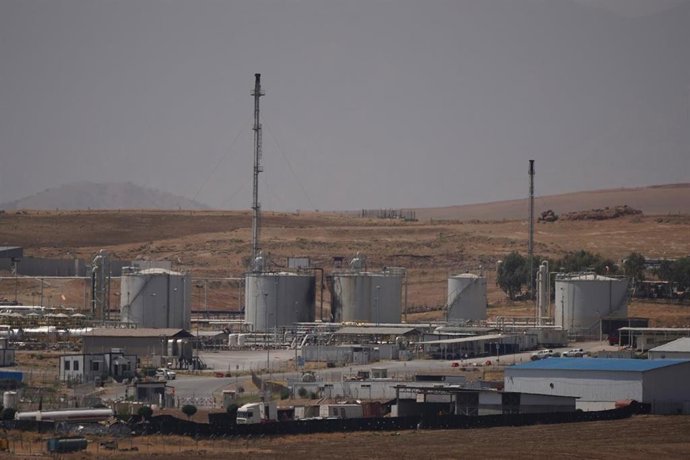 Archivo - Planta petrolífera en Irak. 