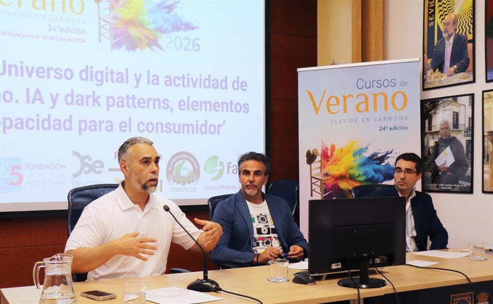 Rubén Sánchez, Francisco Infante y Miguel Ángel Serrano durante el taller celebrado en Carmona (Sevilla).