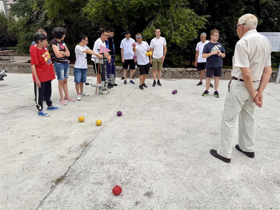 Gymkhana Inclusiva que se ha celebrado hoy en el Parque de la Magdalena en el marco del proyecto 'Aunando esfuerzos'.