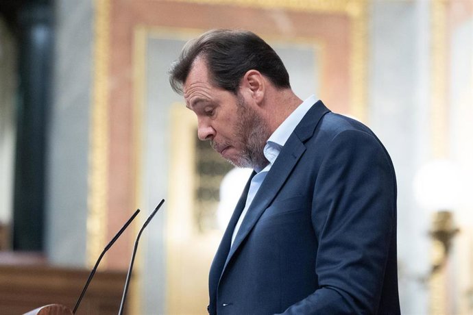 El ministro de Transportes, Óscar Puente, durante una sesión plenaria en el Congreso de los Diputados, a 25 de junio de 2026, en Madrid (España). 
