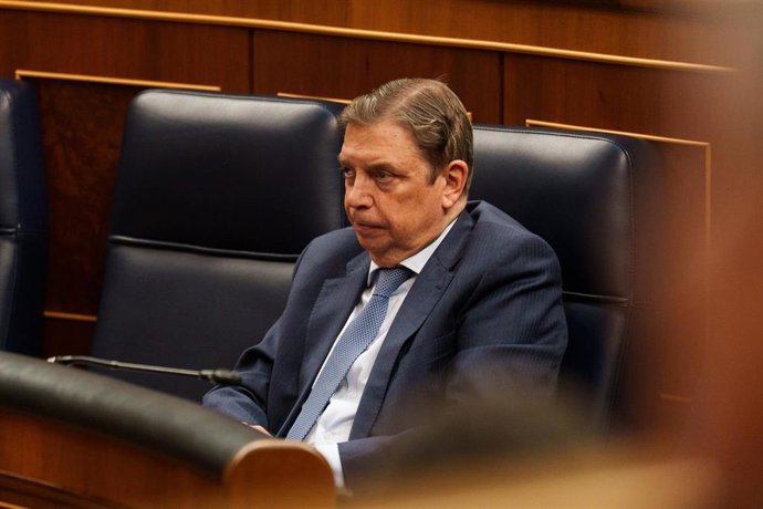 Archivo - El ministro de Agricultura, Pesca y Alimentación, Luis Planas, durante una sesión de control al Gobierno, en el Congreso de los Diputados, a 18 de marzo de 2026, en Madrid (España). 