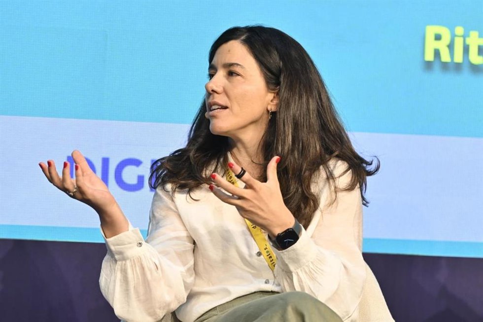 Leonor Ostos, directora de Desarrollo de Productos y Servicios de Telefónica España, durante la mesa redonda "Ritmo Cuántico: Liderando el Futuro".