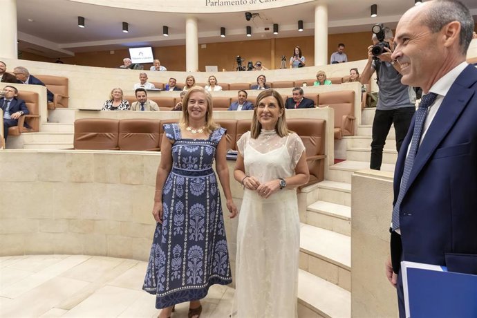 María José González Revuelta y María José Sáenz de Buruaga en el debate del estado de la región.