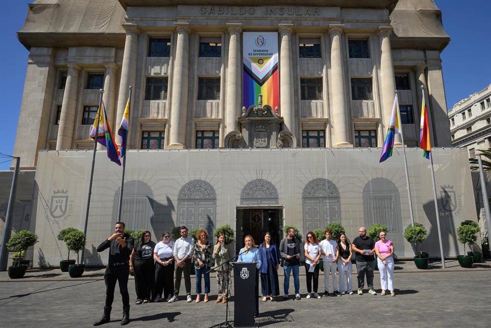 Lectura del manifiesto del Cabildo de Tenerife con motivo del día de Oegullo LGTBIQ+
