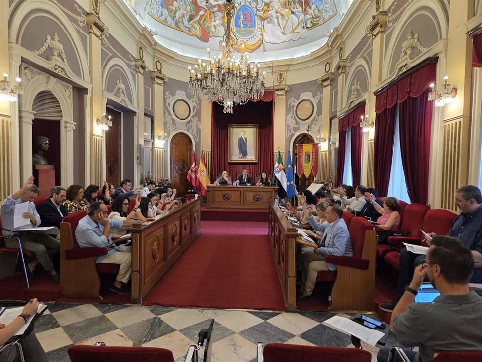 Votación en el pleno de Badajoz.