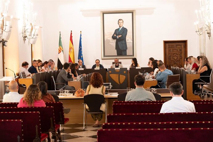 Pleno del mes de junio en la Diputación de Cáceres