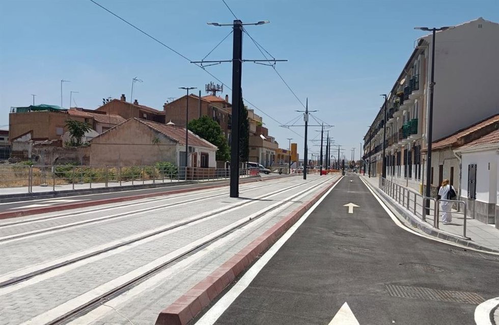 La avenida de Poniente en Armilla abre al tráfico tras finalizar la obra de prolongación de Metro de Granada