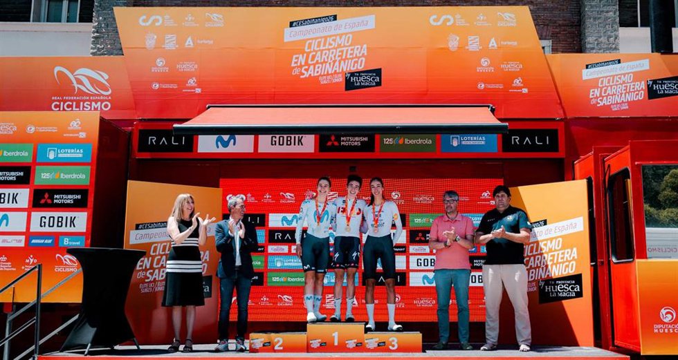 Mireia Benito, Benjamín Noval y Alejandra Neira, campeones de España de contrarreloj en Sabiñánigo.