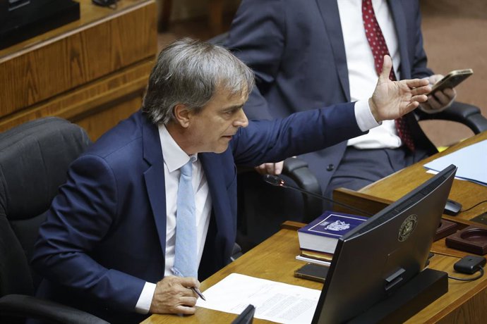 Valparaiso, 5 de noviembre 2025 El senador Luciano Cruz Coke  durante la sesion del Senado  Sebastian Cisternas/Aton Chile