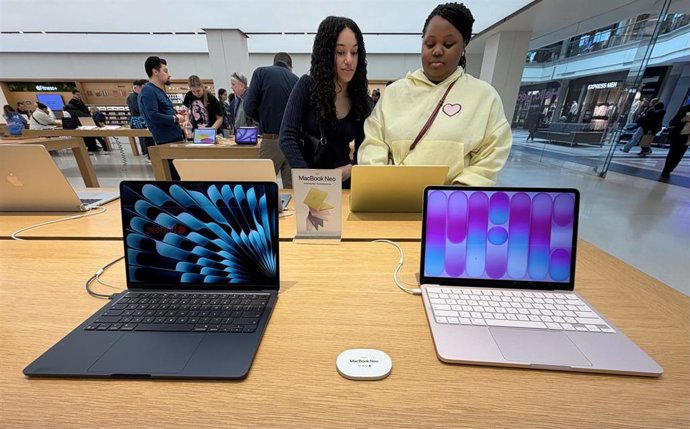 Archivo - April 3, 2026, Wauwatosa, Wi, USA: Apple has introduced the colorful, lower-priced Mac Neo laptop computer.