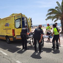 Rescatan inconsciente a un bañista de 83 años en una playa de Santiago de la Ribera (San Javier)