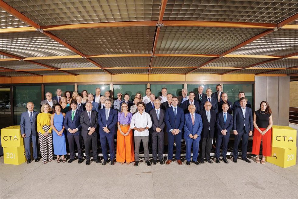 El Patronato de CTA, celebrado en la sede corporativa de Endesa en Sevilla, aprueba el cese en sus funciones como director general de Elías Atienza y el nombramiento de Leonardo Bueno en su lugar en este cargo.