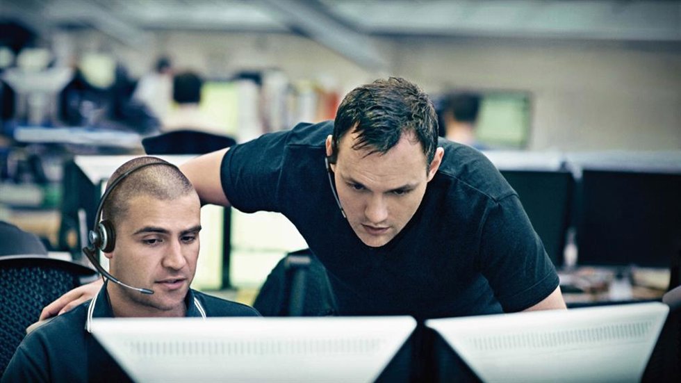 HP renueva su plataforma de gestión con IA y lanza nuevos auriculares Poly para el trabajo híbrido.
