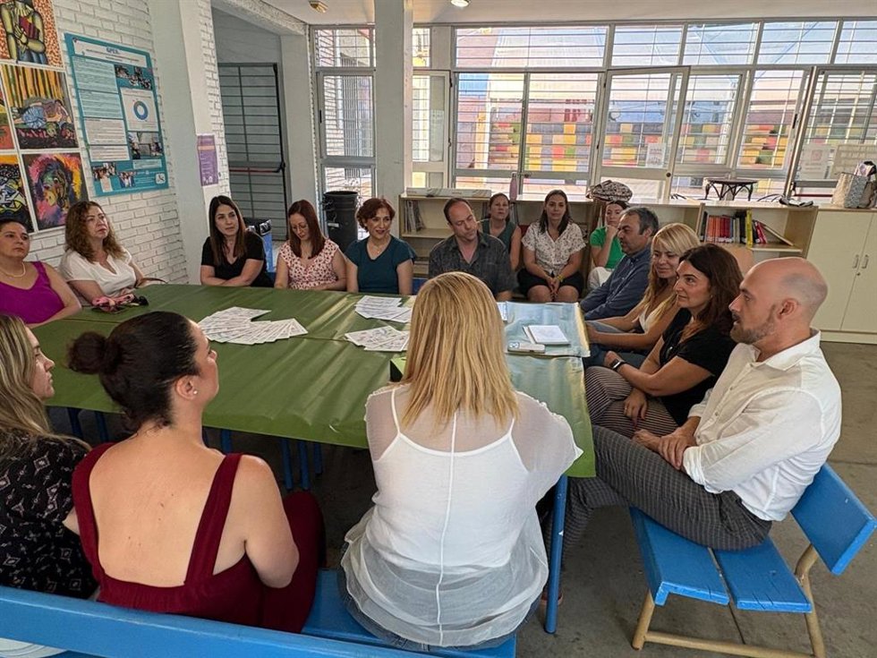 Reunión del concejal de Educación con la comunidad docente