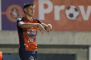 Futbol, Deportes Limache vs Union Espanola. Fecha 28, Liga de primera 2025. El jugador de Deportes Limache Facundo Pons celebra tras marcar un gol contra Union Espanola durante el partido de primera division disputado en el estadio Lucio Farina de