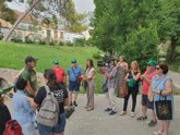 Foto: El parque del Seminario de Jaén acoge un paseo sensorial para personas sordociegas