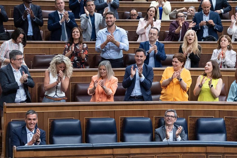 El presidente del Gobierno, Pedro Sánchez, y el ministro de la Presidencia, Félix Bolaños, durante una sesión plenaria en el Congreso de los Diputados, a 25 de junio de 2026, en Madrid (España). El debate parlamentario se centra hoy en dos temas principal