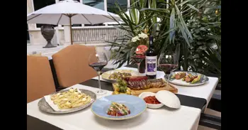 El jardín secreto de Madrid que estrena el plan definitivo de brasas para las noches de verano