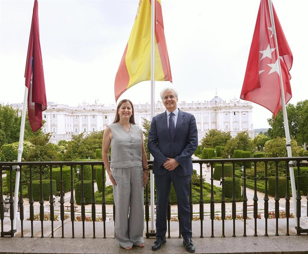 Carmen Gloria Larenas, Directora General Del Teatro Municipal De Santiago, E Ignacio García-Belenguer, Director General Del Teatro Real.