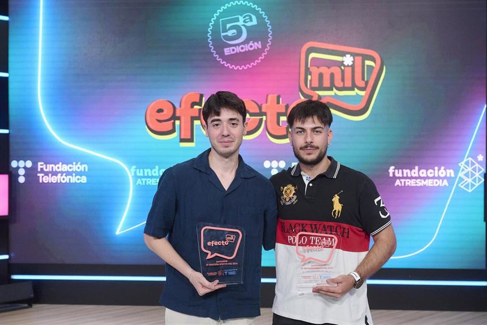 El primer premio ha sido para Aníbal del Casar Regalado y Pablo Bartolomé del Canto, ambos de 24 años, por su vídeo 'Degeneración', una pieza centrada en el impacto de las noticias falsas en personas mayores.
