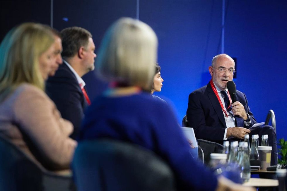 El conseller de Unión Europea y Acción Exterior de la Generalitat, Jaume Duch, en la Conferencia sobre la recuperación de Ucrania