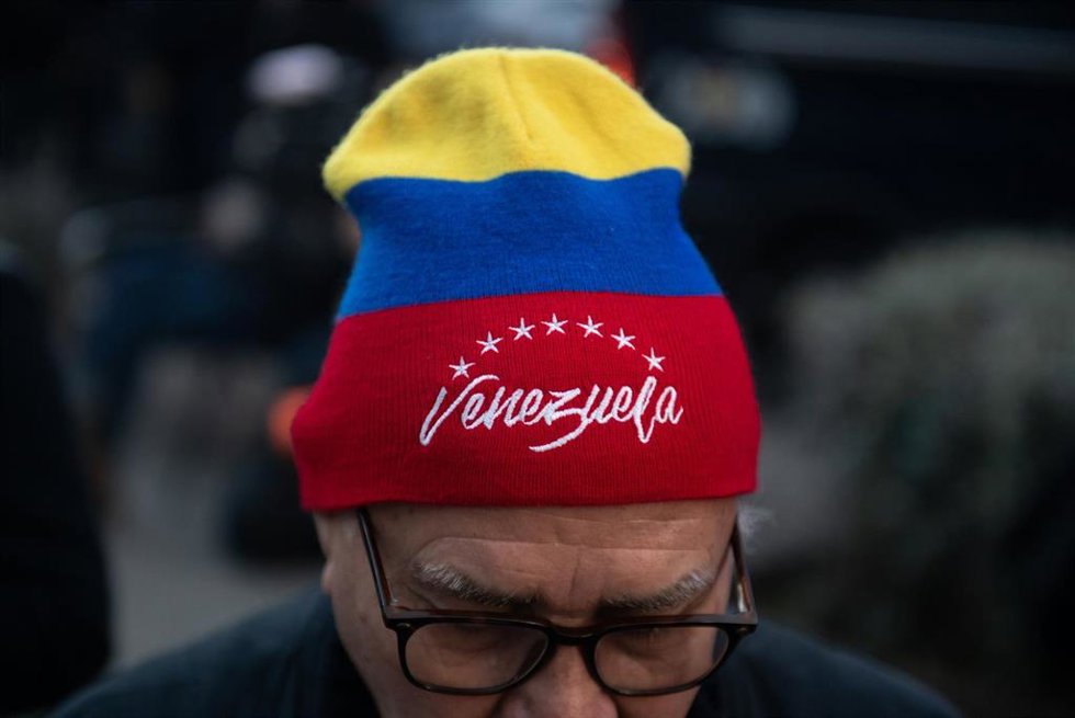 Archivo - Una persona con un gorro de Venezuela durante una manifestación a favor de los presos políticos y el cierre de los centros de tortura venezolanos, a 31 de enero de 2026, en Madrid (España). 