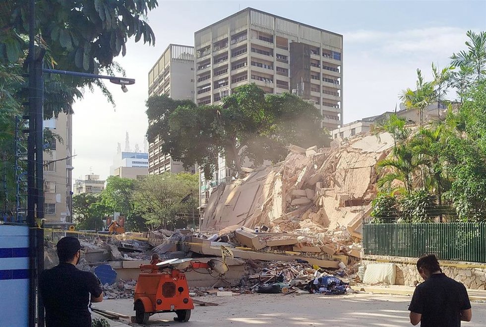 Un edificio afectado por el terremoto en el barrio de Altamira, en Caracas
