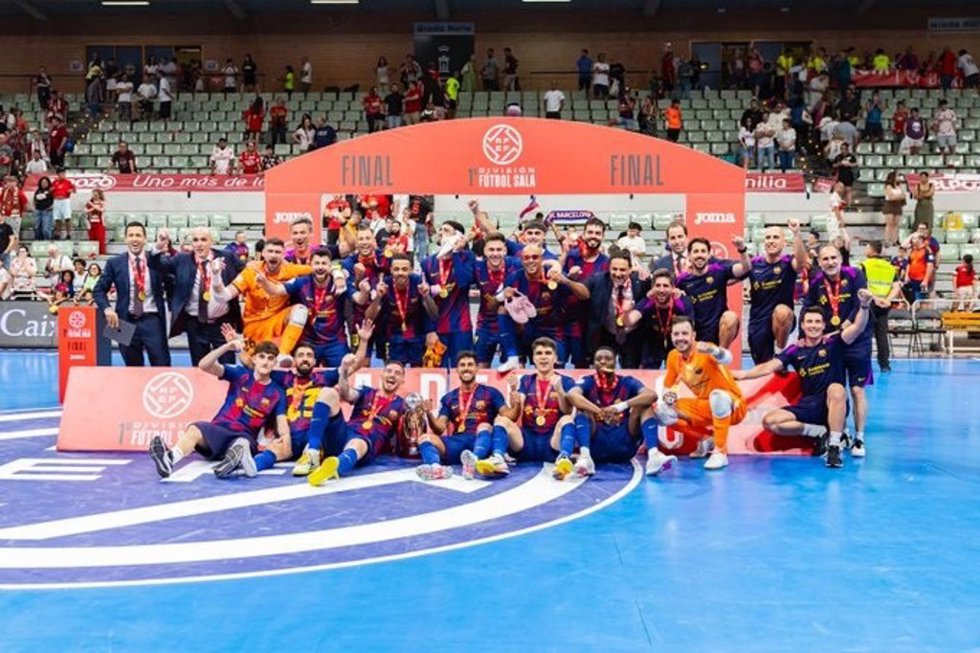 El Barça celebra la conquista del título de la Primera División de fútbol sala de la temporada 25-26