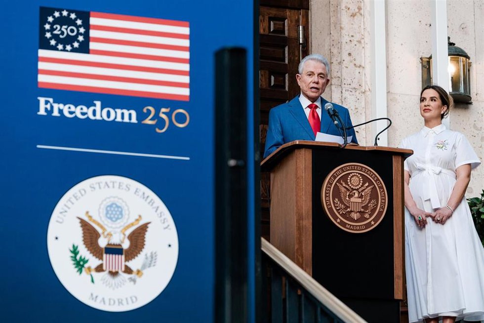 El embajador de Estados Unidos en España y Andorra, Benjamín León Jr., interviene durante la fiesta por el 250 aniversario de la independencia de Estados Unidos, a 25 de junio de 2026, en Madrid (España)