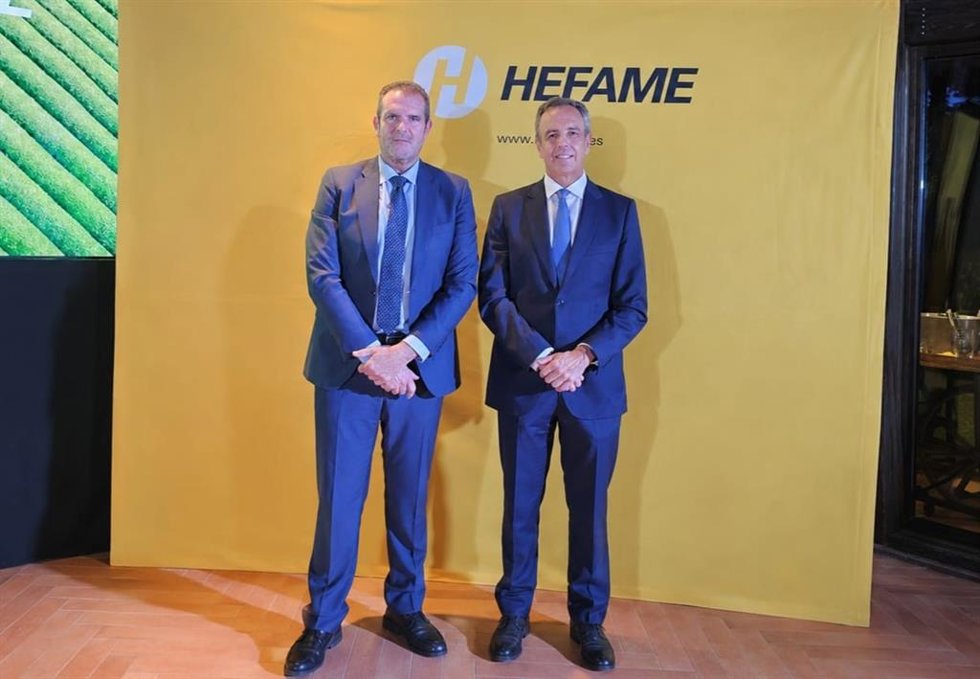 El presidente de Hefame, Enrique Ayuso, y el director general de la cooperativa, Javier López