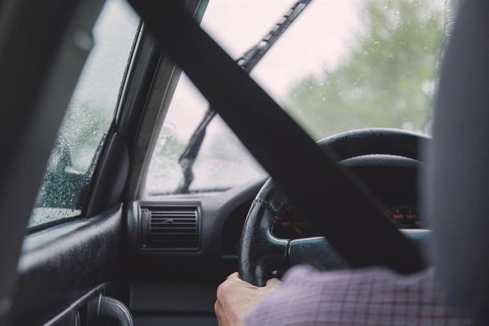 Conductor al volante de un coche. Archivo.