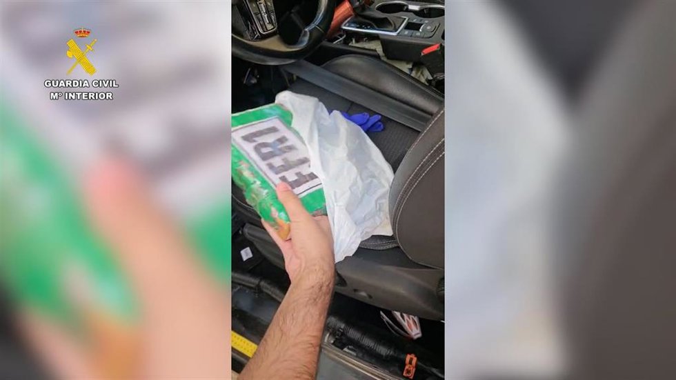 Interceptan un vehículo con más de un kilo de cocaína