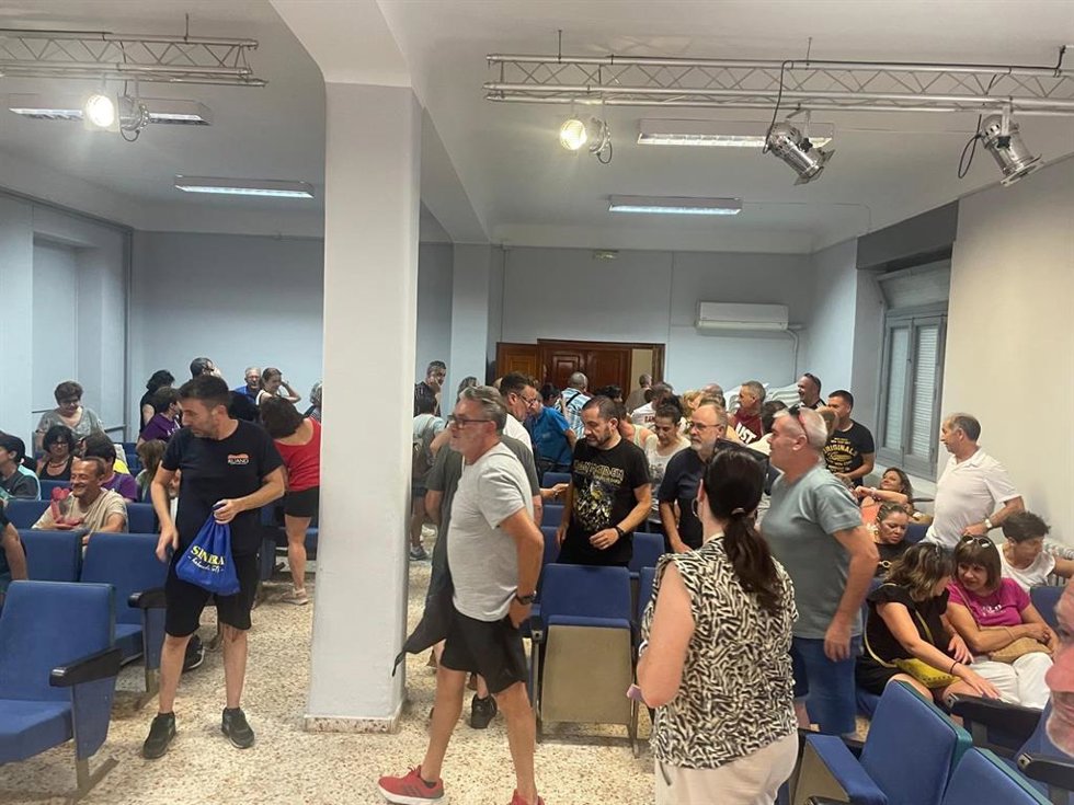 Asamblea de trabajadores del calzado de Almansa.