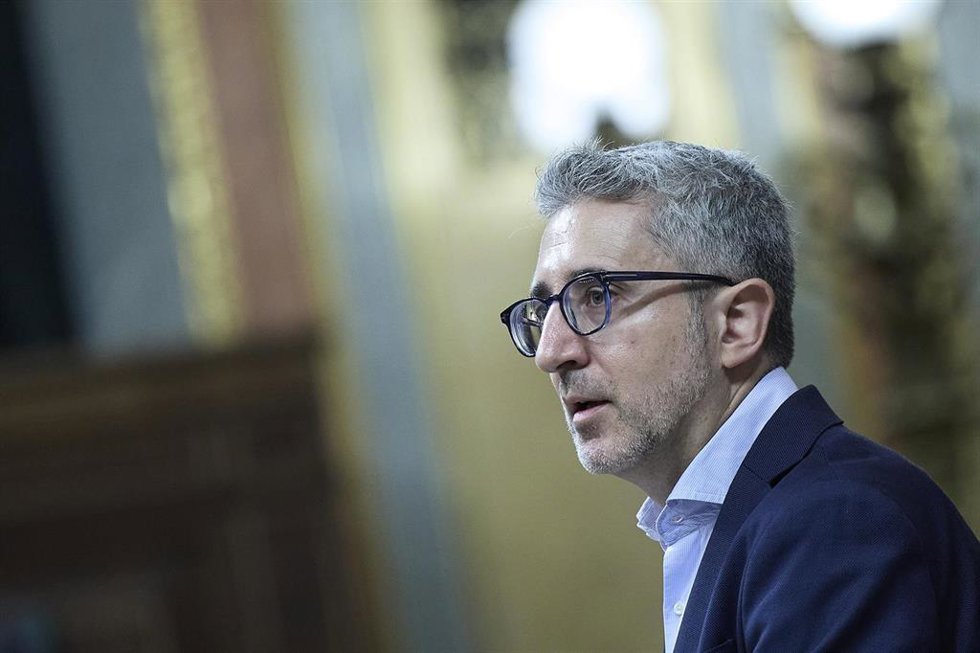 El ministro de Hacienda, Arcadi España, durante una sesión plenaria
