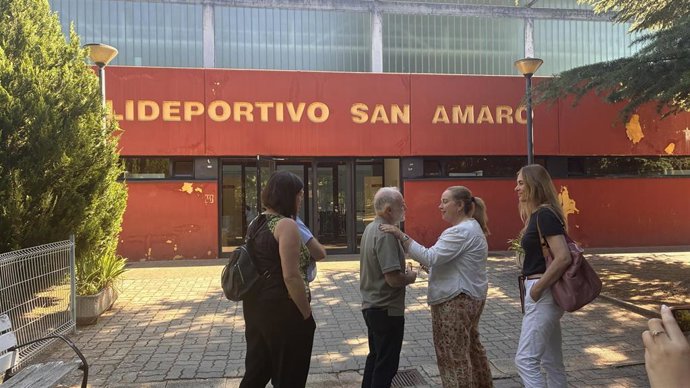 El gerente de Instalaciones Deportivas, Raúl Yudego, la alcaldesa, Cristina Ayala, y la concejala de Deportes, Carolina Álvarez.