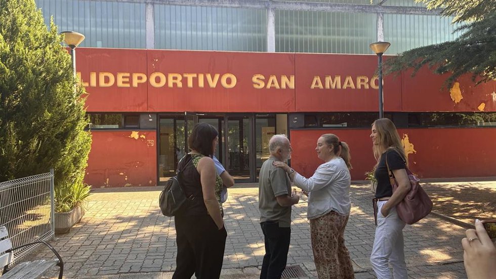 El gerente de Instalaciones Deportivas, Raúl Yudego, la alcaldesa, Cristina Ayala, y la concejala de Deportes, Carolina Álvarez.