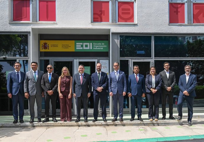 Delegación del ministerio de Industria, Comercio y Mipymes de la República Dominicana visita la sede de EOI en Madrid