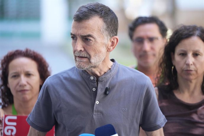 El portavoz del gurpo parlamentario Por Andalucía, Antonio Maíllo, en una atención a los medios, tras la sesión constitutiva del Parlamento que se desarrolló el pasado jueves. (Foto de archivo).