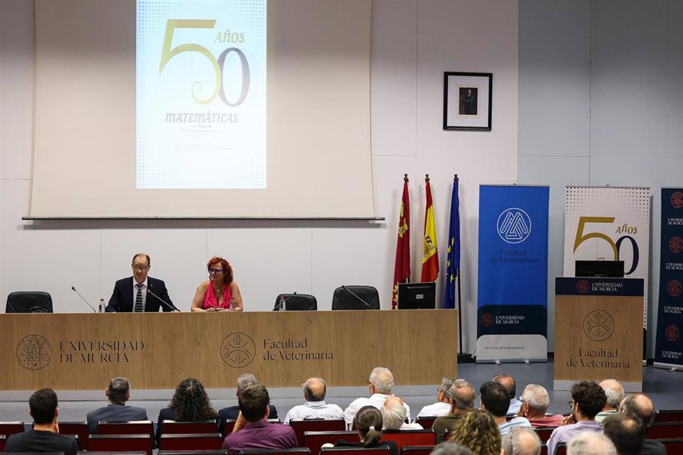 Acto conmemorativo del cincuentenario de los estudios de Matemáticas en la Región
